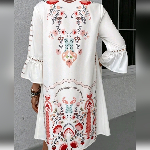 Floral Print Guipure Lace Insert Flare Sleeve Dress - Picture 2 of 4